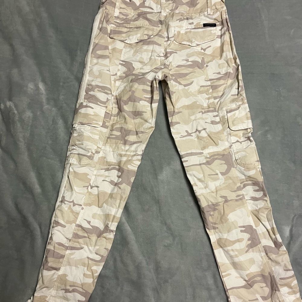 Camouflage Cargo Capri Pants - Picture 3 of 4